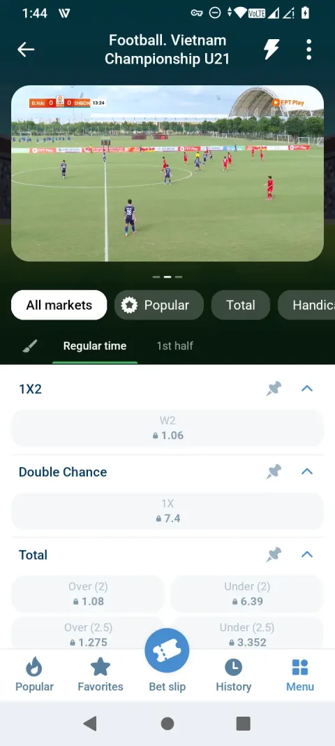 Odds lock briefly around key moments - the padlock icon, not a bug.